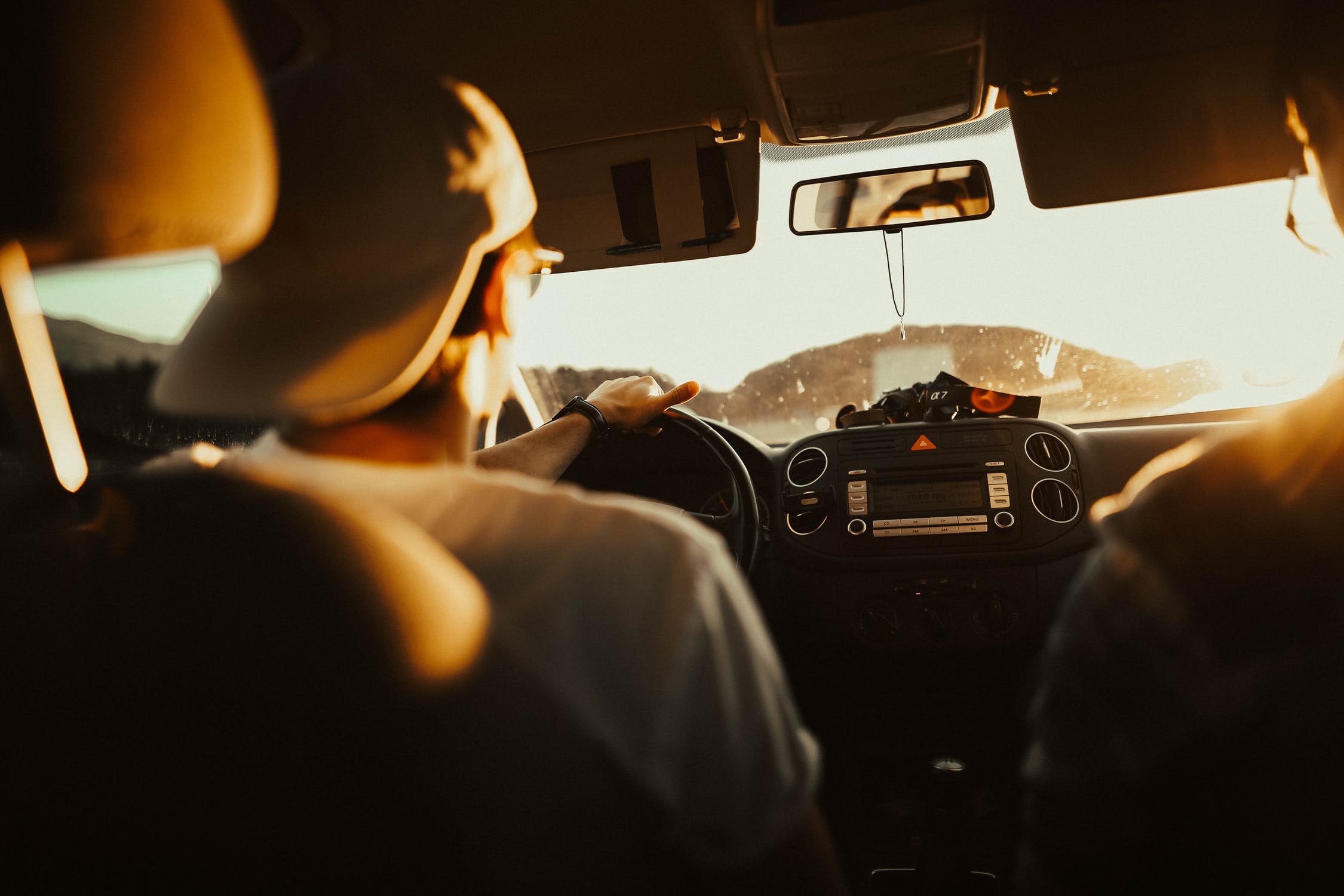 Voiture d'occasion équipée de différents accessoires comme un autoradio